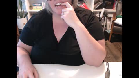 Snapshot of squirtymilfjess chatting on 12-09-24, 05:52 Messi Jessi online show from 12-09-24, 05:52