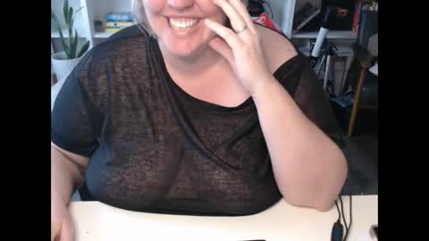 Snapshot of squirtymilfjess chatting on 12-11-24, 03:26 Messi Jessi online show from 12-11-24, 03:26