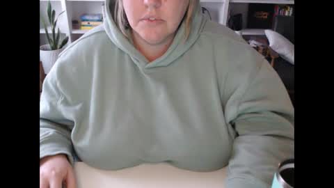 Snapshot of squirtymilfjess chatting on 03-05-25, 04:24 Messi Jessi online show from 03-05-25, 04:24