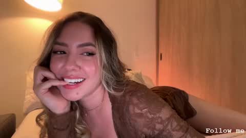 Snapshot of srta__sophie chatting on 06-05-26, 02:18 Sophie 3 online show from 06-05-26, 02:18