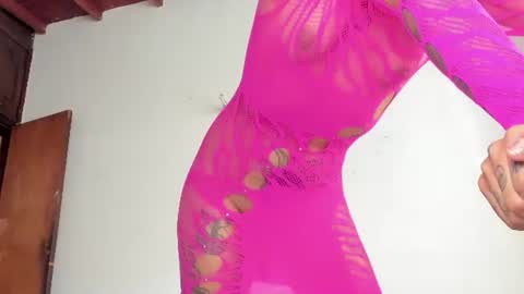 Snapshot of srta_fox chatting on 06-27-26, 01:06 Srta. Fox online show from 06-27-26, 01:06