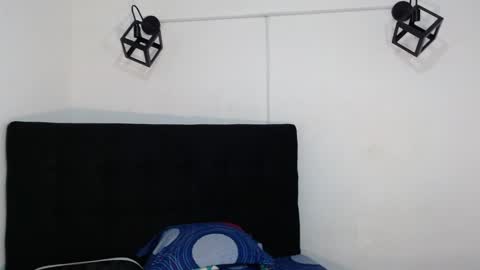 .          . online show from 10-22-25, 11:54