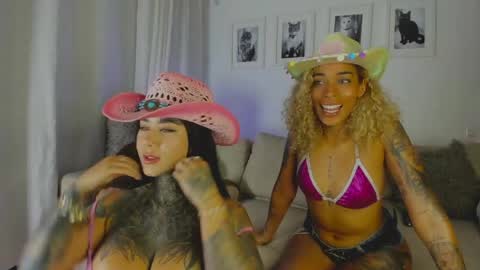 Snapshot of srta_roja chatting on 05-23-26, 01:33 Srta Roja online show from 05-23-26, 01:33