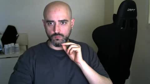 Snapshot of srtramposo chatting on 05-12-26, 12:08 srtramposo online show from 05-12-26, 12:08