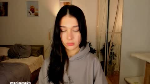 Snapshot of ssash1mii chatting on 11-19-25, 09:37 Hey guys i miss you so much online show from 11-19-25, 09:37