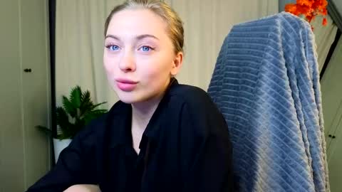 Kate online show from 11-19-25, 02:28