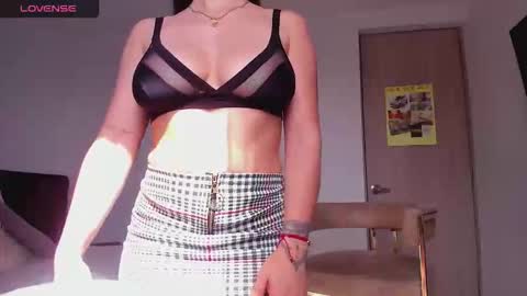 Snapshot of stacy_malibu1 chatting on 10-19-25, 02:07 TWstacymalibu110 online show from 10-19-25, 02:07