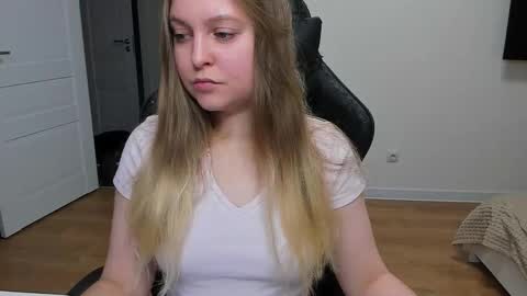 Snapshot of stacy_miraclee chatting on 02-13-26, 04:14 Stacy online show from 02-13-26, 04:14