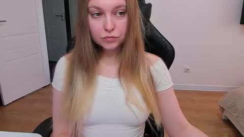 Snapshot of stacy_miraclee chatting on 02-24-26, 02:26 Stacy online show from 02-24-26, 02:26