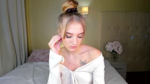 Snapshot of stacy_riiver chatting on 02-22-25, 11:24 Stacy Mon Tue Wed Thu Fri Sun GMT GMT 3 1000am - 0400pm online show from 02-22-25, 11:24