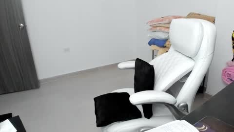 Zulma Yisset online show from 02-05-25, 02:19