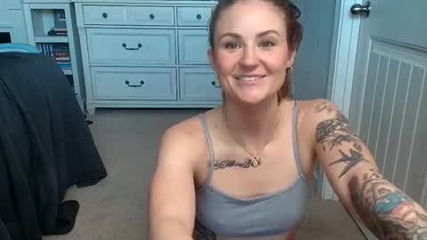 Snapshot of stacysmomm chatting on 02-07-25, 02:58 Hannah Lee online show from 02-07-25, 02:58