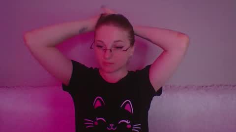 Snapshot of star_girlish chatting on 10-24-25, 05:42 star_girlish online show from 10-24-25, 05:42