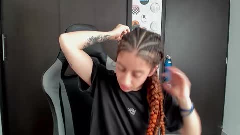 Snapshot of star_shooting chatting on 10-04-25, 09:24 star_shooting online show from 10-04-25, 09:24