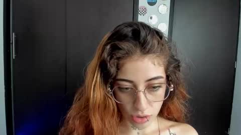 Snapshot of star_shooting chatting on 10-11-25, 08:40 star_shooting online show from 10-11-25, 08:40