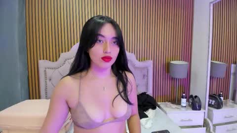 Snapshot of starbutterflyy_ chatting on 10-07-25, 04:20 STAR online show from 10-07-25, 04:20