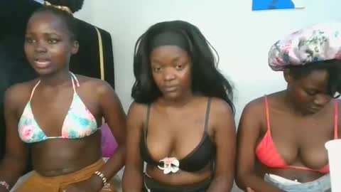 lia online show from 11-30-25, 06:12