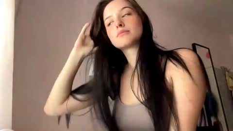 Lola online show from 06-16-26, 10:07