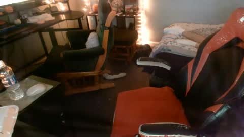 Snapshot of starlight09102 chatting on 12-13-24, 08:30 Starlight online show from 12-13-24, 08:30