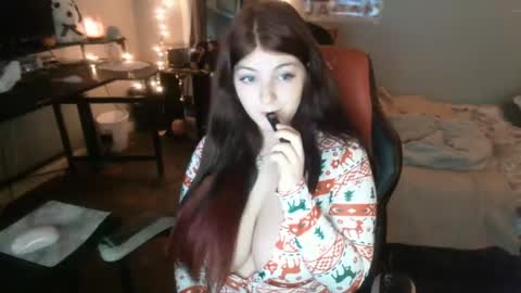 Snapshot of starlight09102 chatting on 12-23-24, 05:22 Starlight online show from 12-23-24, 05:22