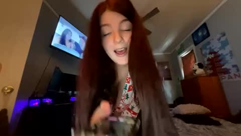 Snapshot of starlight09102 chatting on 02-19-25, 05:06 Starlight online show from 02-19-25, 05:06