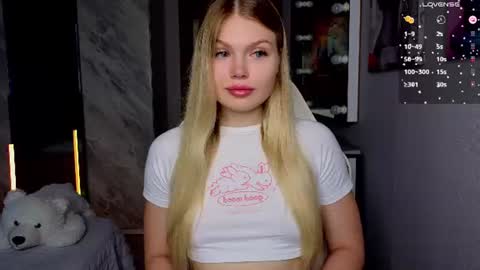 Caroline online show from 08-04-26, 03:53