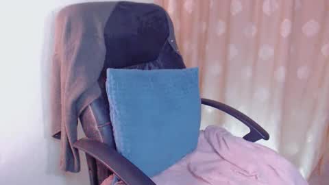 Snapshot of starlightheaven chatting on 05-19-26, 02:40 Angela online show from 05-19-26, 02:40