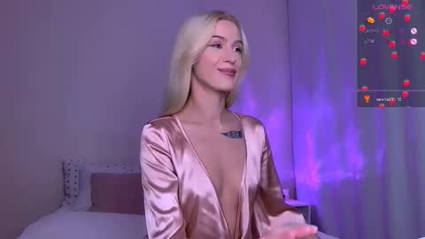 Snapshot of starlightstacey chatting on 10-25-25, 01:02 Stacey online show from 10-25-25, 01:02