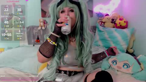 Snapshot of starsaturn chatting on 10-18-25, 03:31 Saturn online show from 10-18-25, 03:31