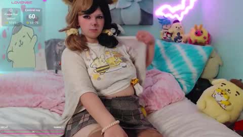 Snapshot of starsaturn chatting on 10-22-25, 04:35 Saturn online show from 10-22-25, 04:35