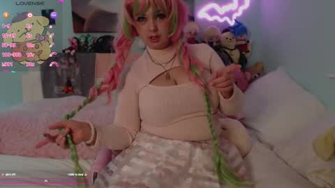 Snapshot of starsaturn chatting on 11-17-25, 04:07 Saturn online show from 11-17-25, 04:07