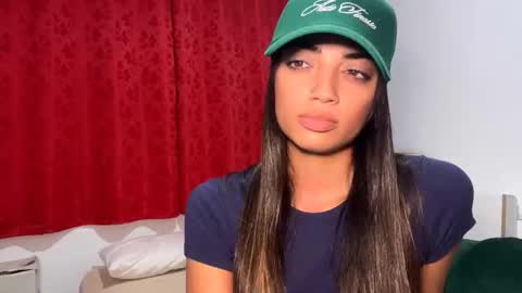 Mia online show from 03-25-26, 05:30