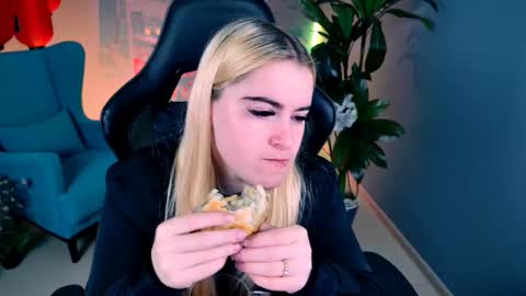 stef_nicks online show from 09-19-25, 05:20