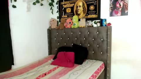 Snapshot of stefanny_2001 chatting on 10-17-25, 02:04 stefanny beautiful online show from 10-17-25, 02:04