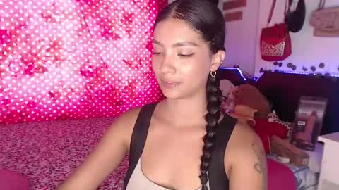 Snapshot of stefanny_pllus chatting on 12-17-24, 07:15 Im MiaIts my first day here online show from 12-17-24, 07:15