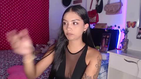 Snapshot of stefanny_pllus chatting on 12-20-24, 10:43 Im MiaIts my first day here online show from 12-20-24, 10:43