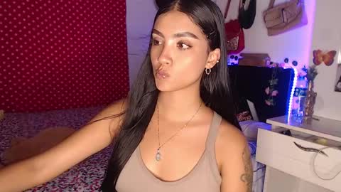 Snapshot of stefanny_pllus chatting on 12-22-24, 01:23 Im MiaIts my first day here online show from 12-22-24, 01:23