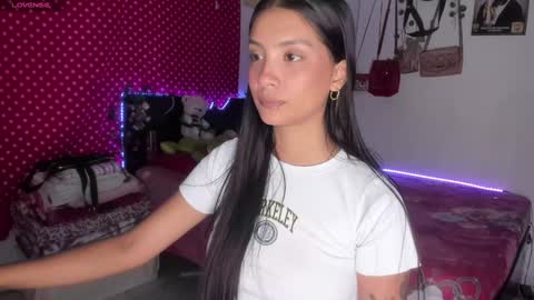 Snapshot of stefanny_pllus chatting on 01-01-25, 11:29 Im MiaIts my first day here online show from 01-01-25, 11:29