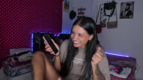 Snapshot of stefanny_pllus chatting on 01-07-25, 02:10 Im MiaIts my first day here online show from 01-07-25, 02:10