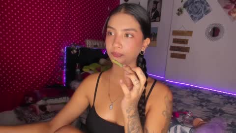 Snapshot of stefanny_pllus chatting on 01-12-25, 02:24 Im MiaIts my first day here online show from 01-12-25, 02:24