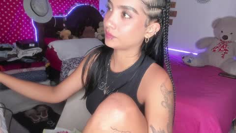 Snapshot of stefanny_pllus chatting on 02-06-25, 11:26 Im MiaIts my first day here online show from 02-06-25, 11:26