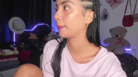 Snapshot of stefanny_pllus chatting on 02-09-25, 12:28 Im MiaIts my first day here online show from 02-09-25, 12:28