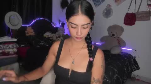 Snapshot of stefanny_pllus chatting on 02-22-25, 10:20 Im MiaIts my first day here online show from 02-22-25, 10:20