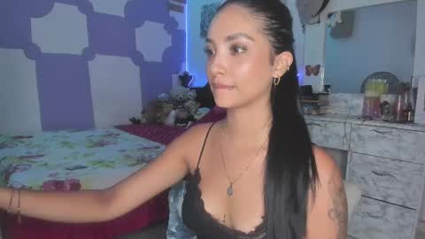 Snapshot of stefanny_pllus chatting on 03-05-25, 11:05 Im MiaIts my first day here online show from 03-05-25, 11:05