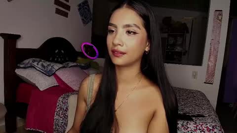 Snapshot of stefanny_pllus chatting on 09-18-25, 12:34 Im MiaIts my first day here online show from 09-18-25, 12:34