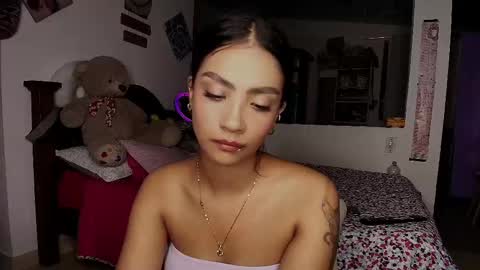 Snapshot of stefanny_pllus chatting on 09-19-25, 01:18 Im MiaIts my first day here online show from 09-19-25, 01:18