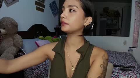 Snapshot of stefanny_pllus chatting on 09-24-25, 01:09 Im MiaIts my first day here online show from 09-24-25, 01:09