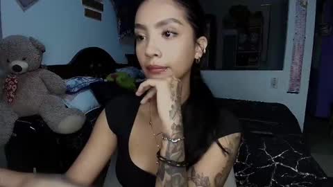 Snapshot of stefanny_pllus chatting on 09-30-25, 01:43 Im MiaIts my first day here online show from 09-30-25, 01:43