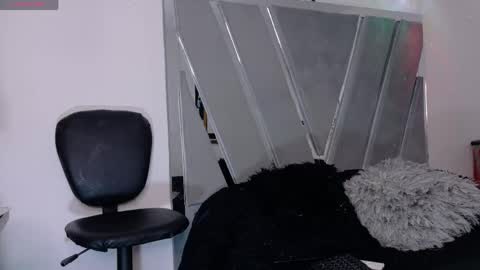 Snapshot of stefannym chatting on 04-19-26, 02:11 Stefy Milf online show from 04-19-26, 02:11