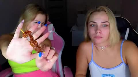 stefany_and_bettany online show from 09-25-25, 04:00